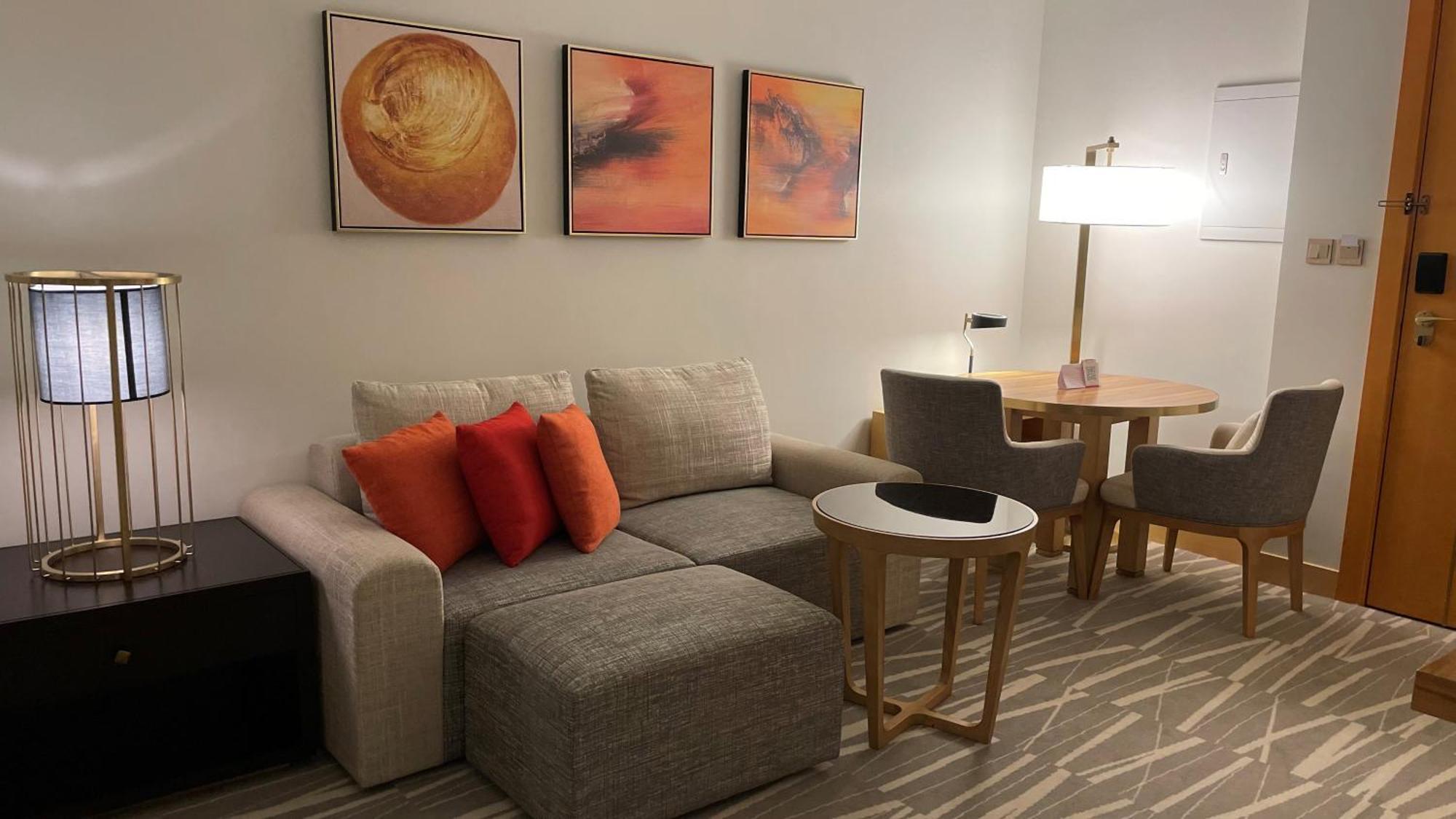 Ramada Hotel & Suites By Wyndham Al Qassim Al Bukayriah Ngoại thất bức ảnh A living room at the Hilton Garden Inn in San Francisco