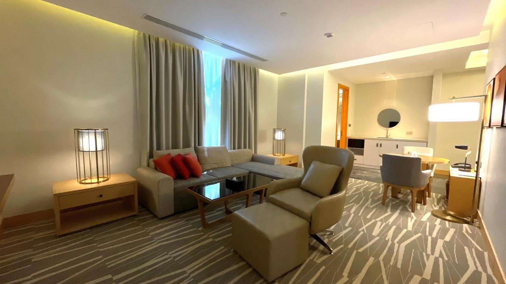 Ramada Hotel & Suites By Wyndham Al Qassim Al Bukayriah Ngoại thất bức ảnh A suite at the hotel