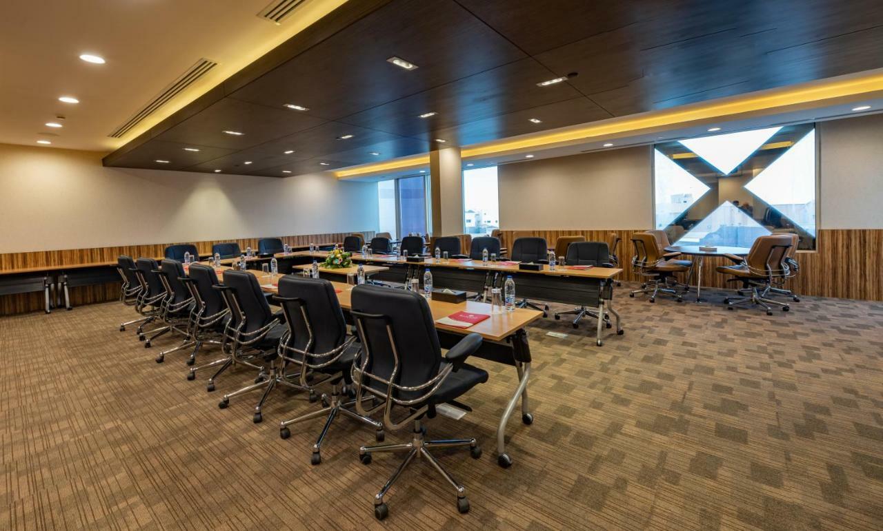 Ramada Hotel & Suites By Wyndham Al Qassim Al Bukayriah Ngoại thất bức ảnh Meeting room