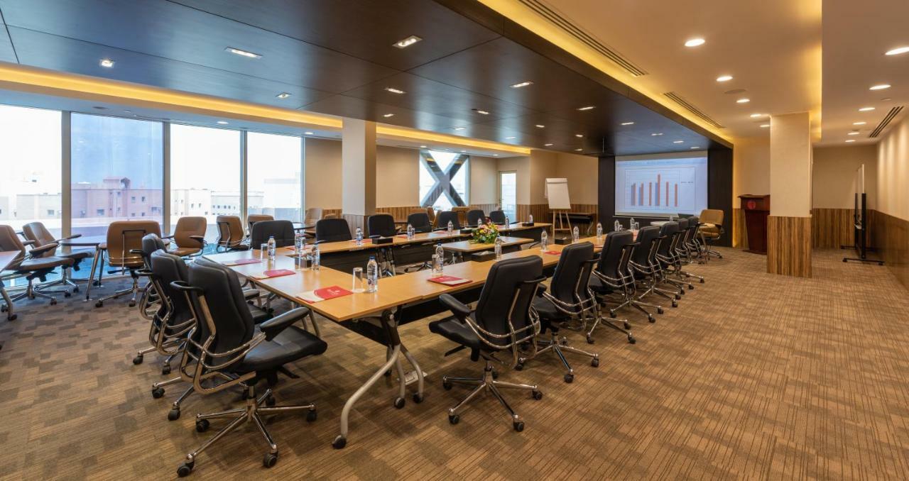Ramada Hotel & Suites By Wyndham Al Qassim Al Bukayriah Ngoại thất bức ảnh Meeting room at the hotel