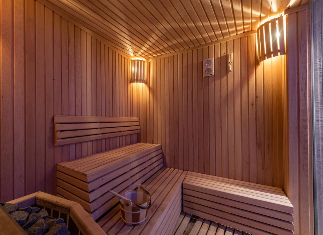 Ramada Hotel & Suites By Wyndham Al Qassim Al Bukayriah Ngoại thất bức ảnh A modern Finnish sauna