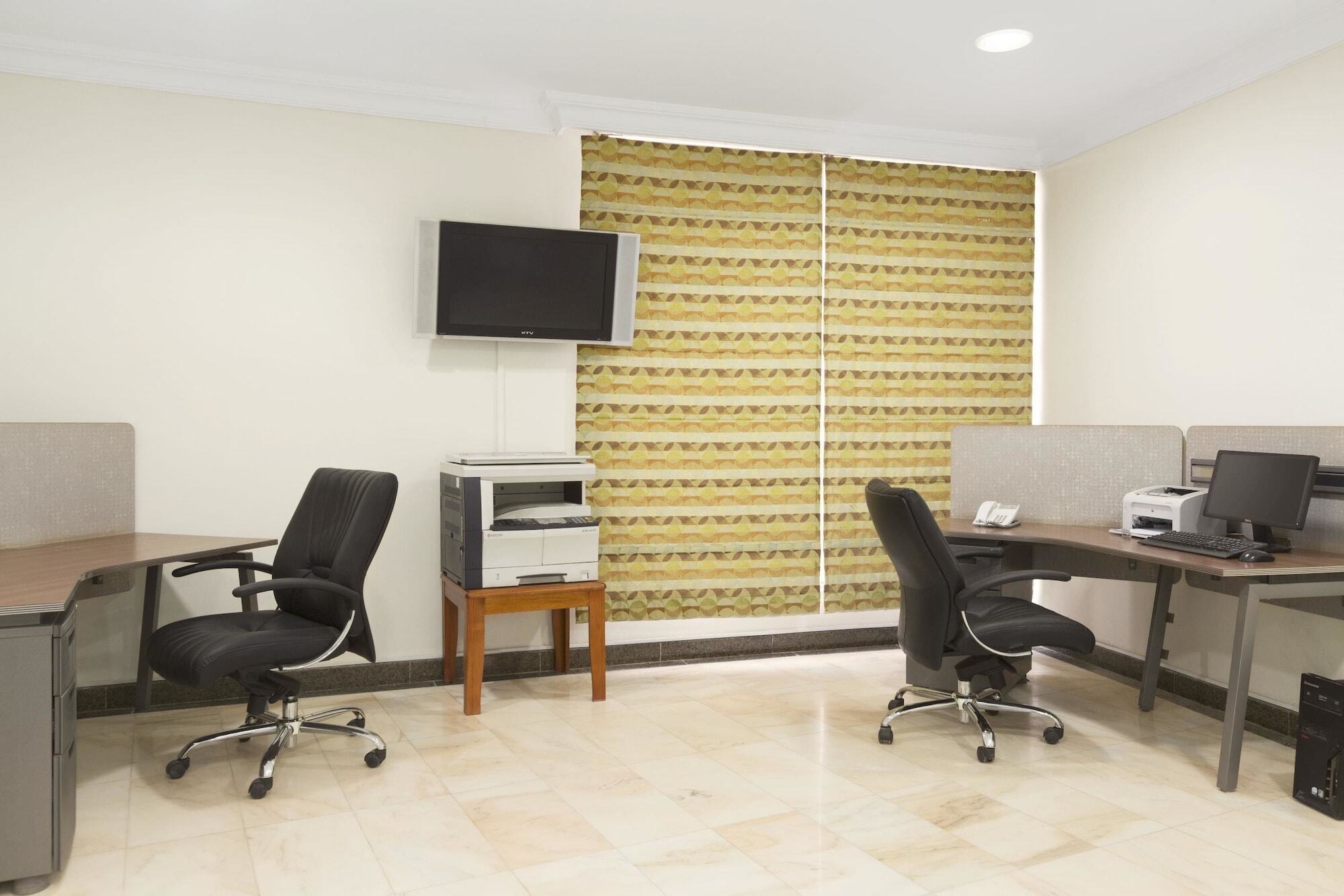 Ramada Hotel & Suites By Wyndham Al Qassim Al Bukayriah Ngoại thất bức ảnh Business Center