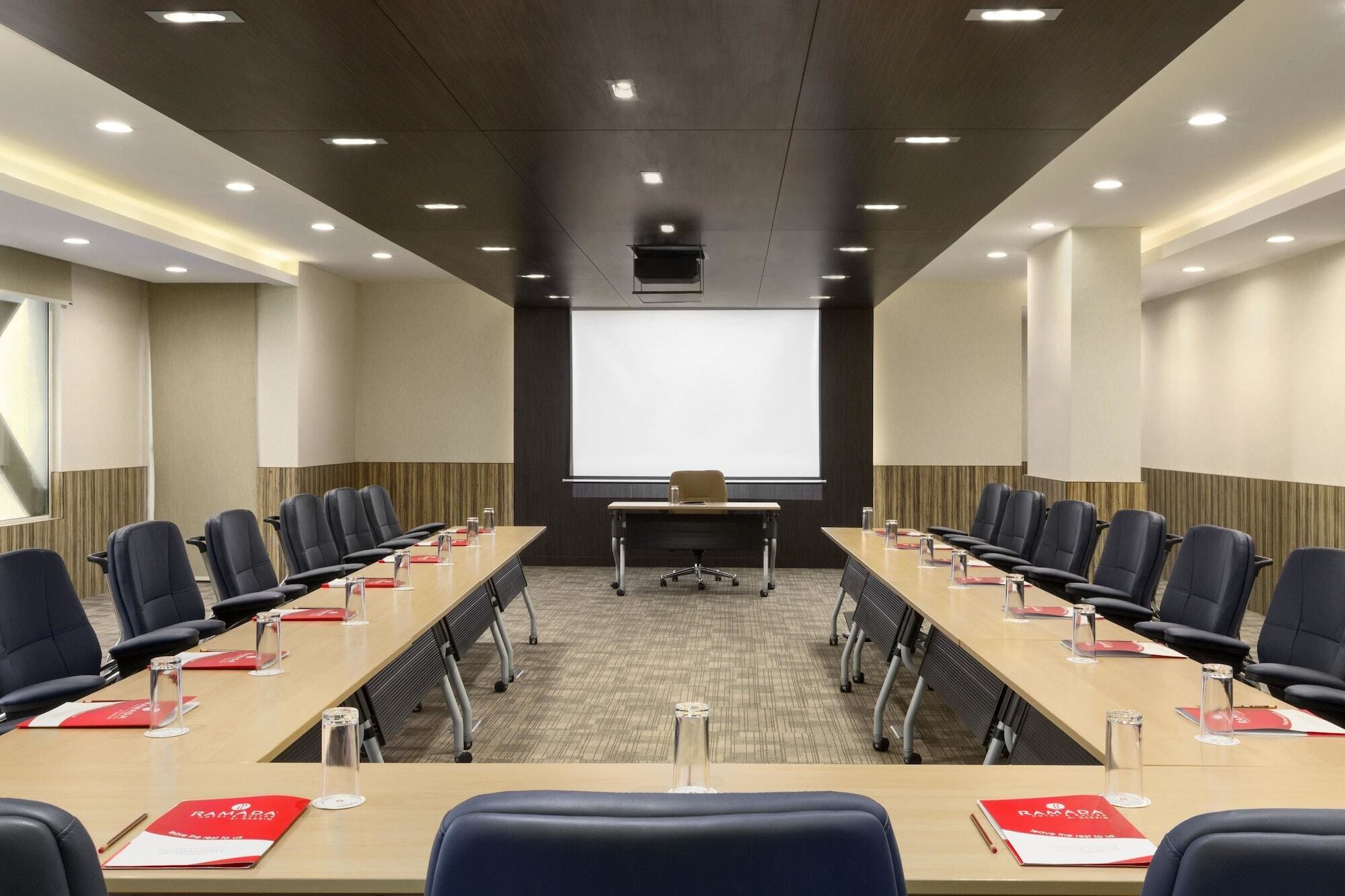 Ramada Hotel & Suites By Wyndham Al Qassim Al Bukayriah Ngoại thất bức ảnh Meeting room